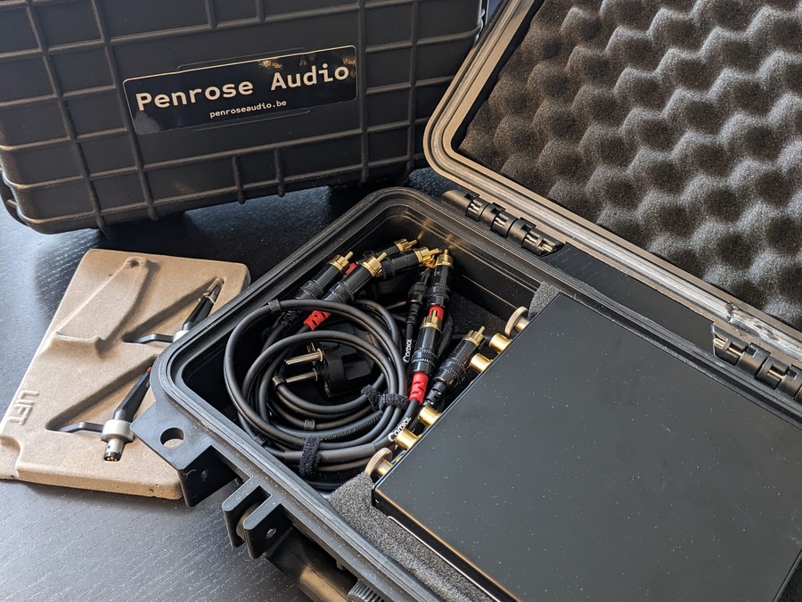 Dedicated hardcase for carrying the preamp and cartridges